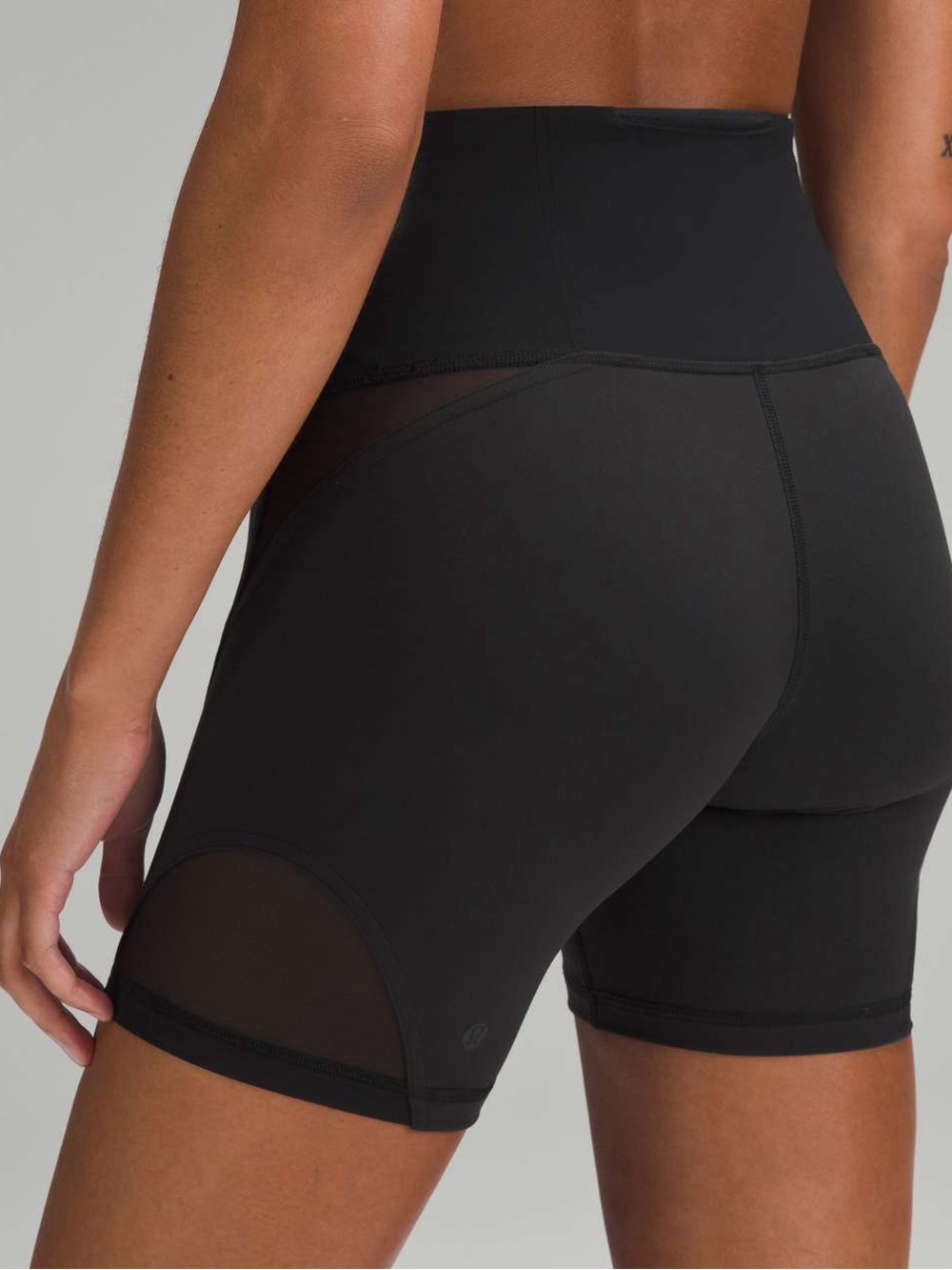 Lululemon Wunder Train Mesh Panel High-Rise Short 6"
Black Size 4